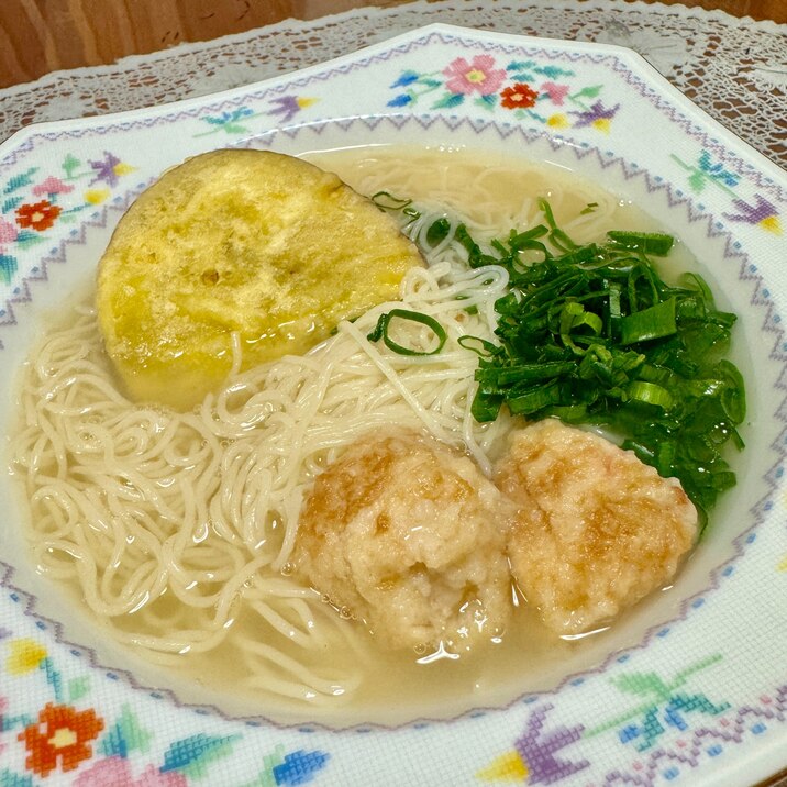 冷凍たこ焼きとお芋の天ぷらと青ネギの☆にゅうめん